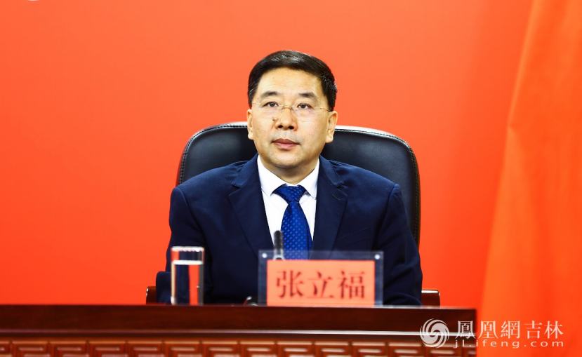吉林省人社厅副厅长张立福在中共吉林省委十二届四次全会新闻发布会上介绍相关情况。 凤凰网吉林 王振东/摄