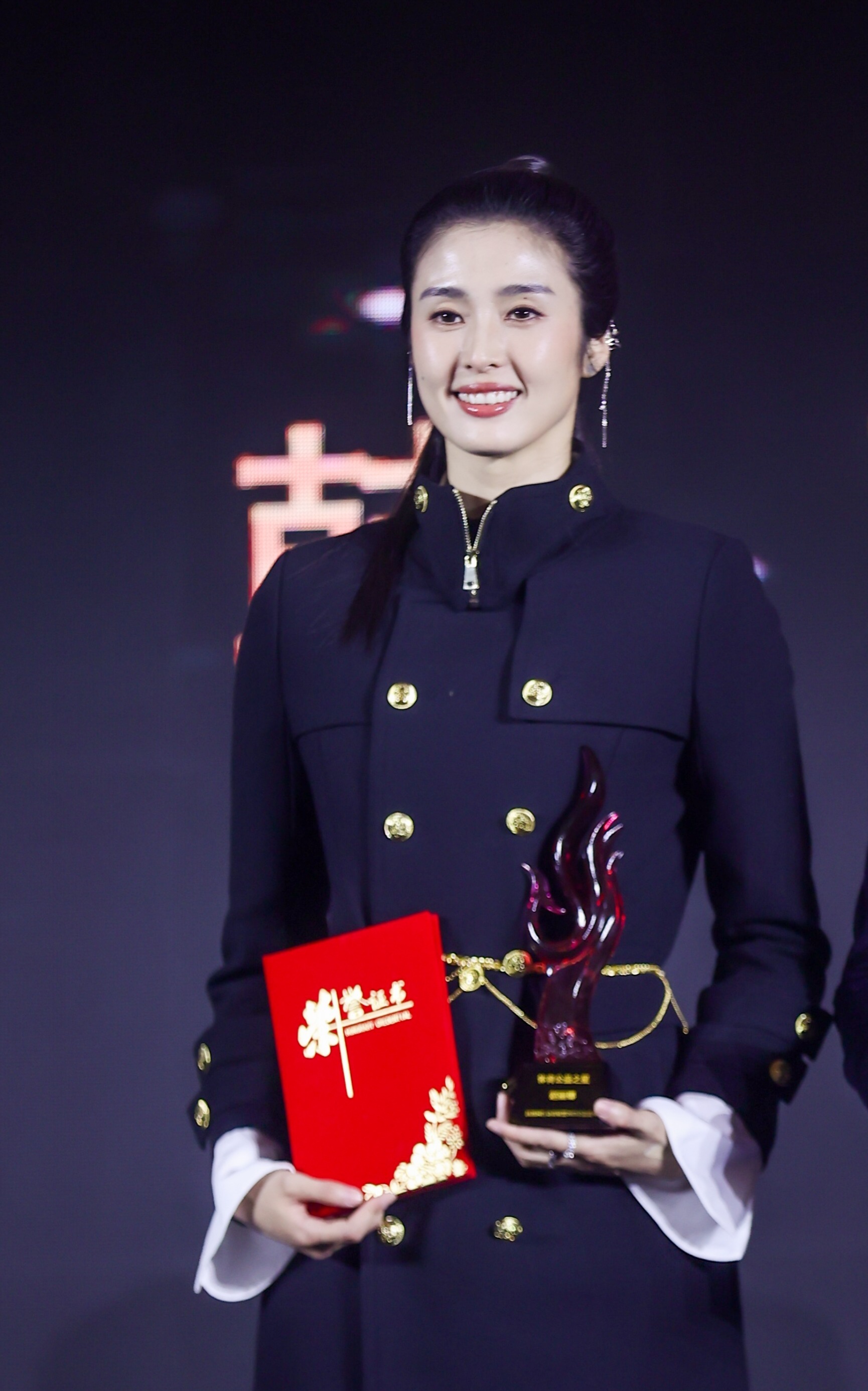 赵丽娜：从专业球员到公益新星，致力让更多孩子参与足球运动