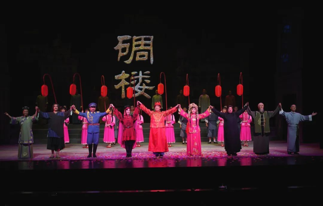 6月30日晚，新编粤剧《碉楼》巡演在广州首场开演 郭永乐 摄