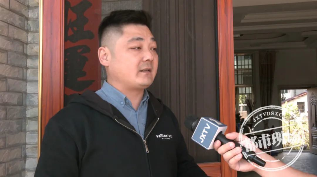 进贤一女子在厨房做饭 “华帝”抽油烟机突然掉落……