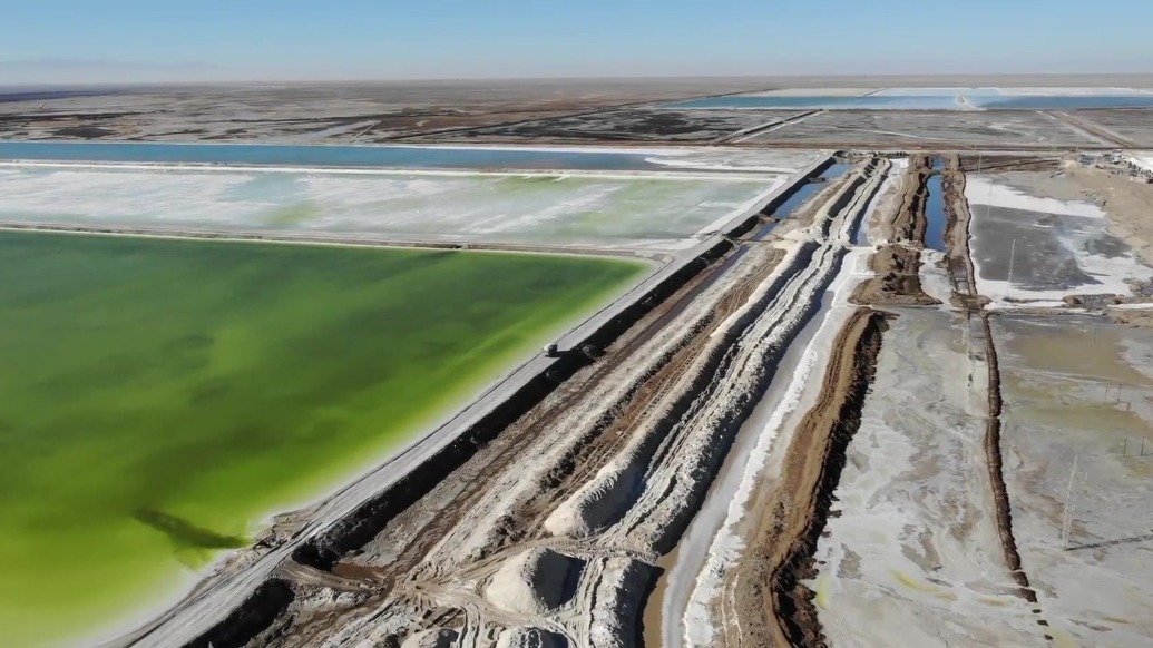 青海省柴达木盆地盐湖资源开发无序扩张　加剧生态环境承载负担