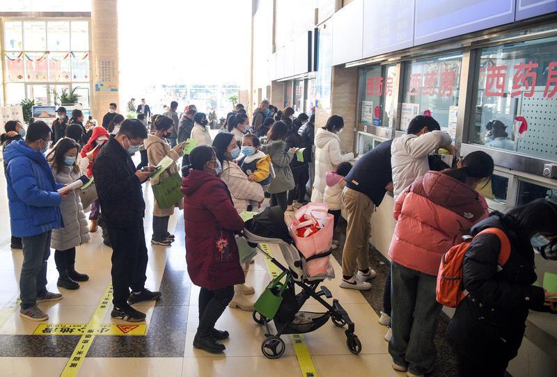 儿科医护释疑：高热患儿家长如何科学护理