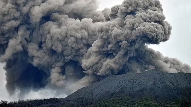 11死10多人失踪！印尼火山大喷发，游客发出凄厉呼救！