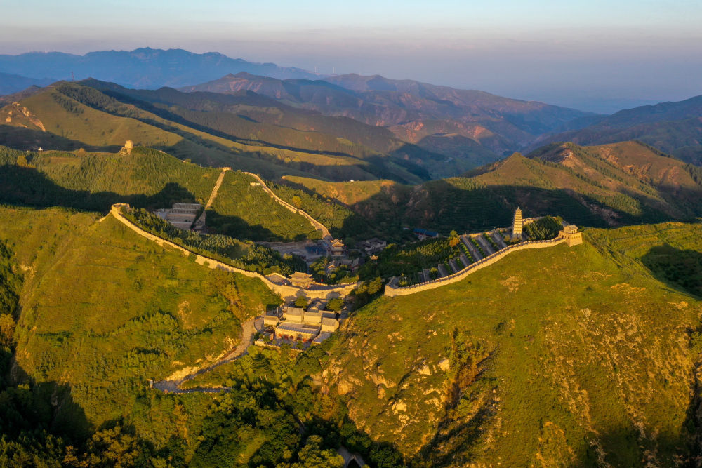 ↑ 这是8月30日拍摄的位于山西代县的雁门关（无人机照片）　新华社记者　刘金海　摄