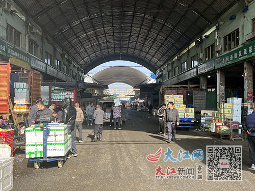 大雾天气并未对南昌深圳农产品中心批发市场的经营产生较大影响。