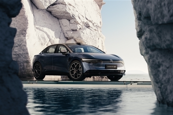 极氪007官宣:将于12月下旬上市并开放试驾