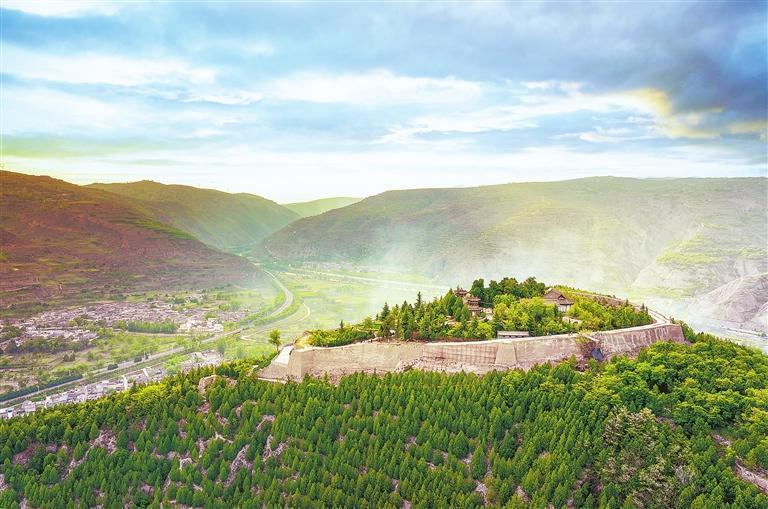 天水卦台山　魏小军