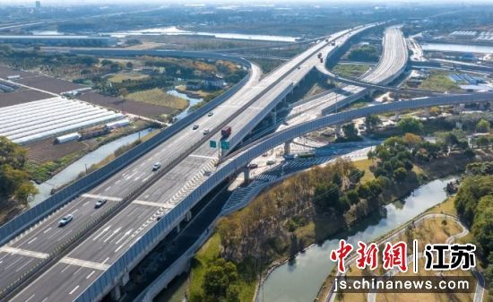 外青松公路改造工程建成通车。