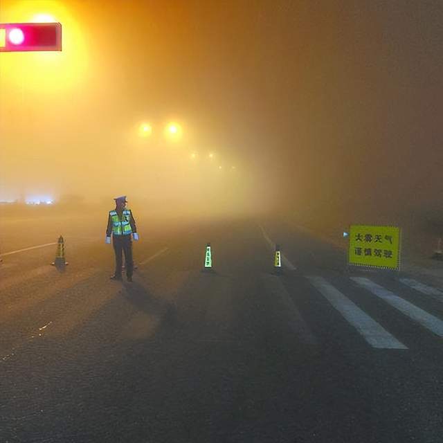 82个市县区发布大雾预警 江西近期缘何“大雾锁城”？