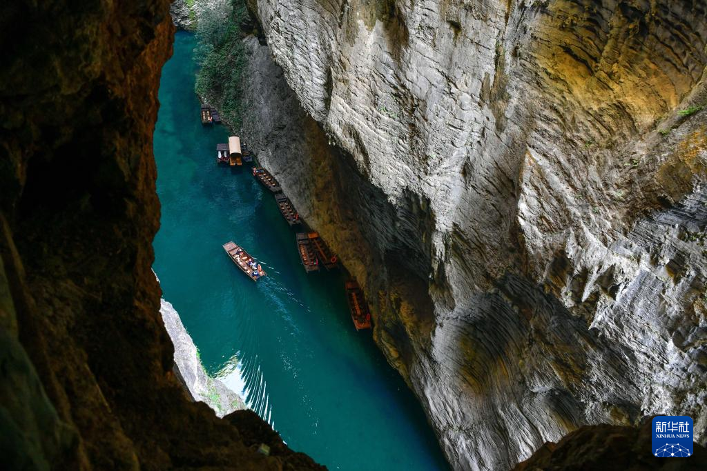 鹤峰屏山峡谷照片图片