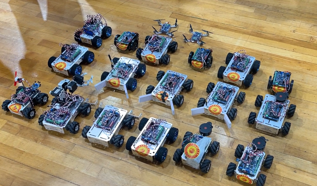 机器人协会自制机器人小车用于参加比赛
