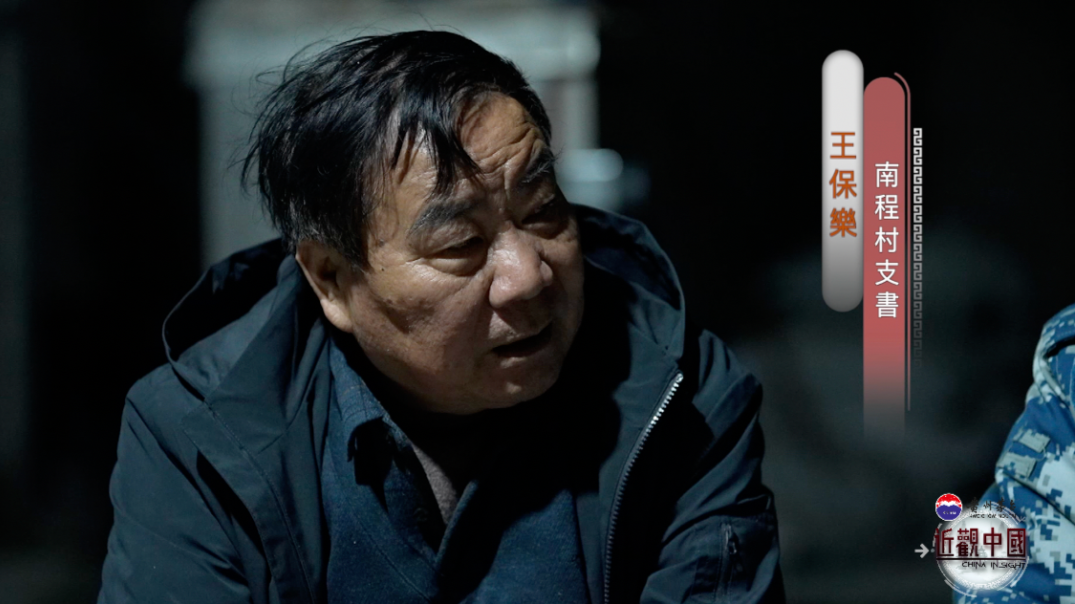 座无虚席，全场叫好，精彩的剧情让村民们觉得吹冷风根本不叫事儿