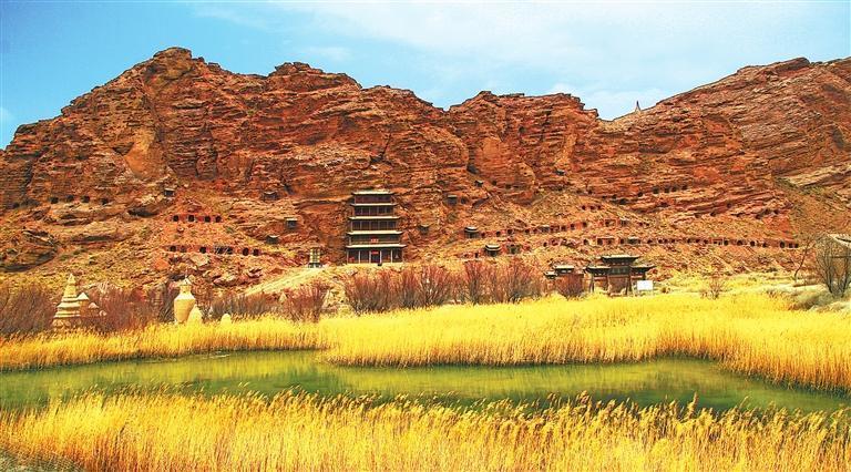 图为大敦煌影视城。本版图文除署名外均由甘肃省广播电视局电视剧处提供。