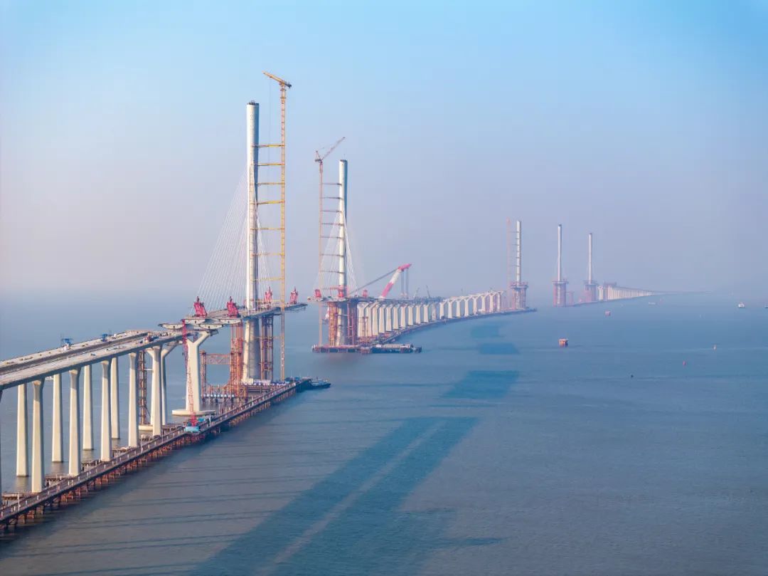 开启桥面铺装新篇章 黄茅海跨海通道西引桥合龙凤凰网江门_凤凰网