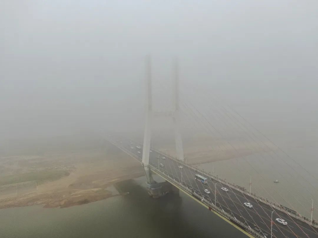 浓雾弥漫 南昌隐匿“云”中（图）