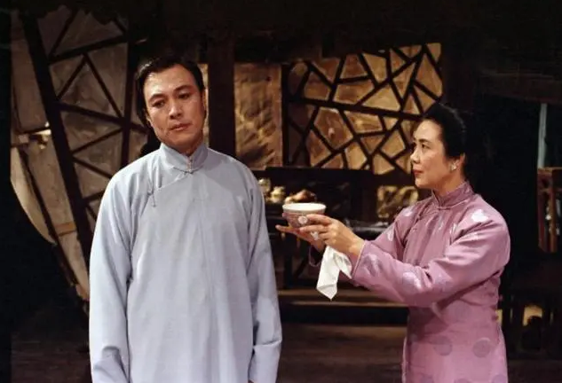 话剧《北京人》剧照，李法曾饰演曾文清。