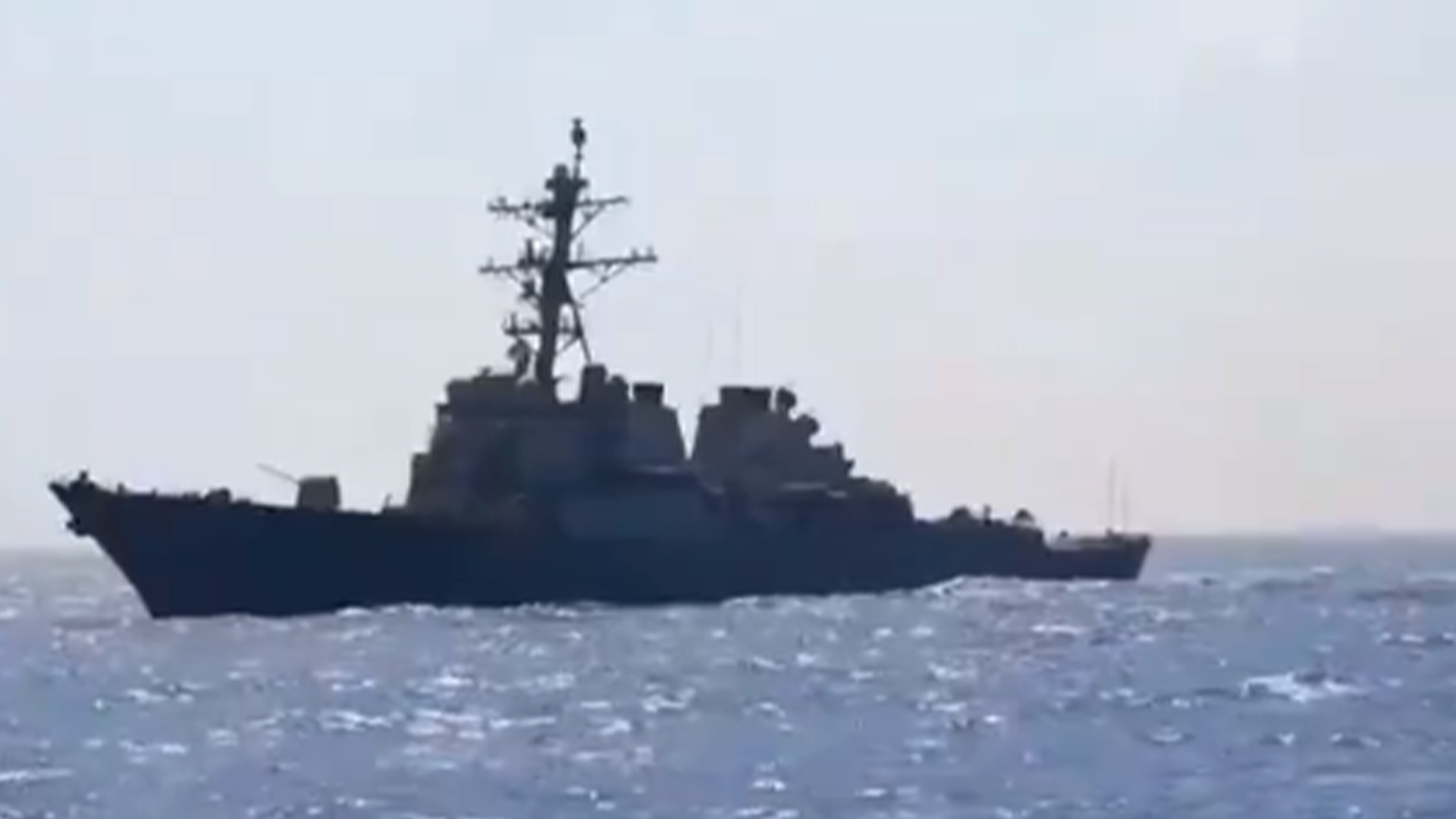 美军在红海回击 击沉三艘胡塞武装船只 ＊ 阿波罗新闻网