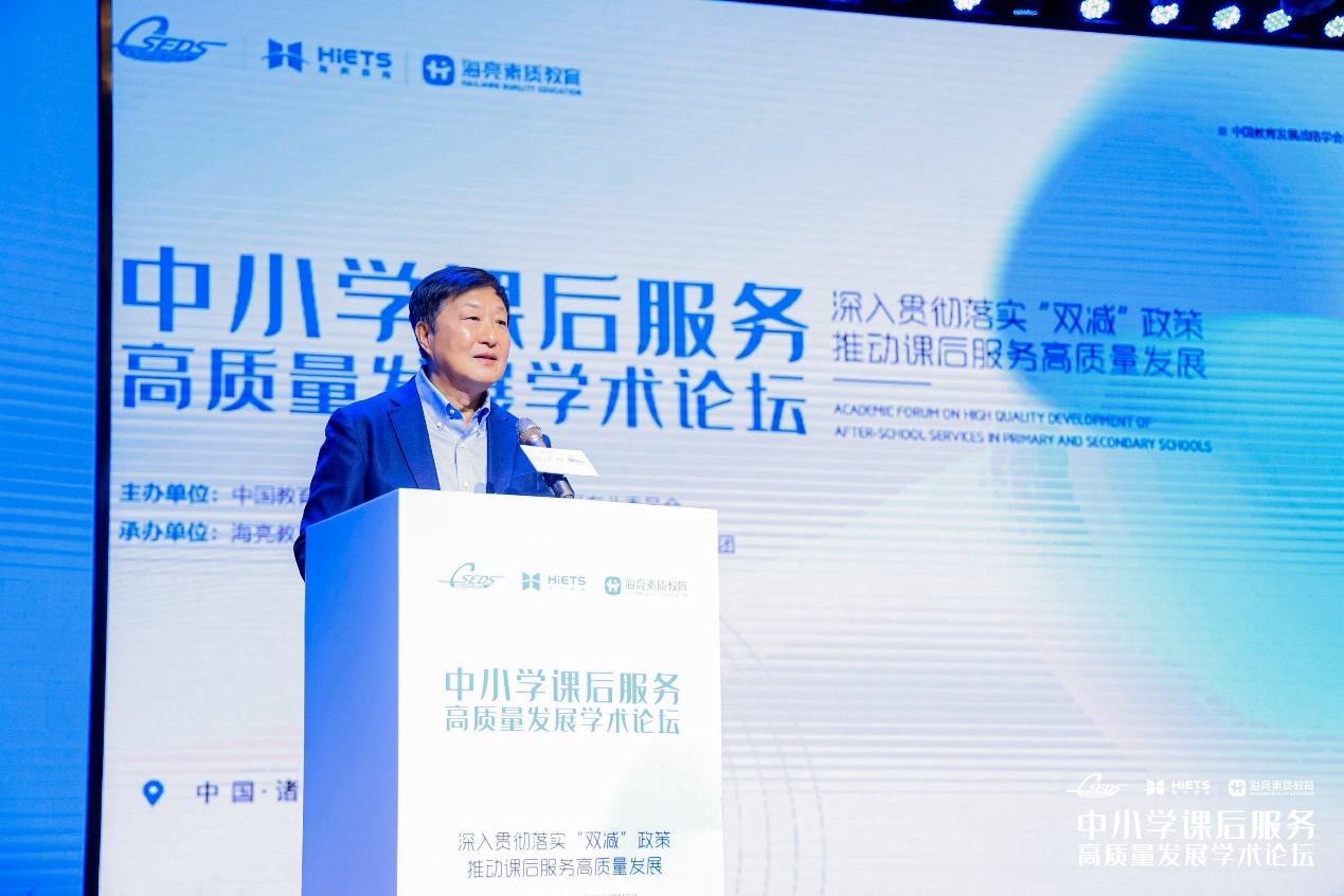 论坛主持人辛颖