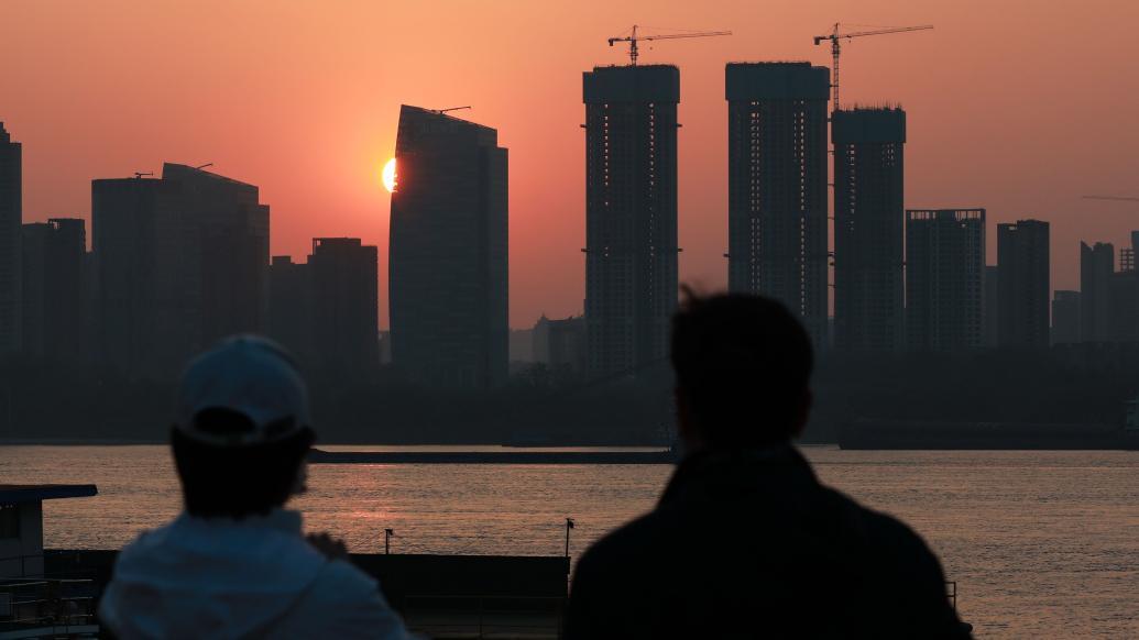 新居打折引起老业主不满，多地归应：市场经济，房企可按市场环境贬价贩卖