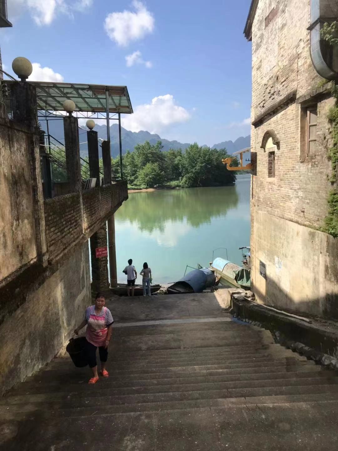 粤 剧 声 声 绕 青 莲 ——评李志良先生长篇小说《青莲》