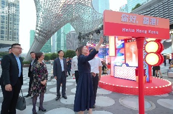 看表演、来打卡、拿礼品……在节日大道探索不一样的香港
