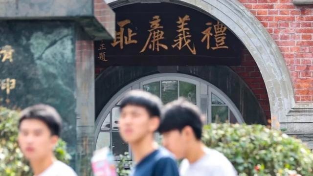 不理民进党谬论!台中新竹云林坚持校园品德教育挂“礼义廉耻”标语_凤凰网