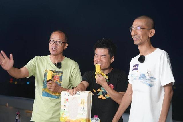 凤凰早报|北京地铁行驶中车厢断了;普京让新华社先于美媒提问