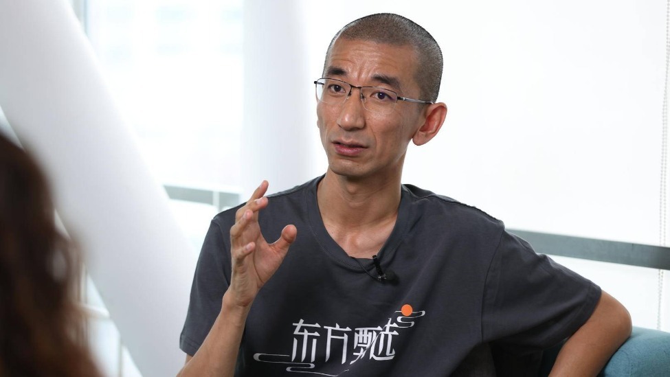 凤凰晚报|被东方甄选免职的CEO：入职16年，年初套现2亿港元