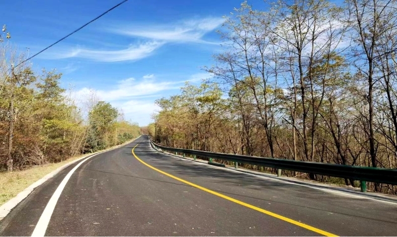 建成的X040平凉至华亭公路(华亭段)养护维修工程