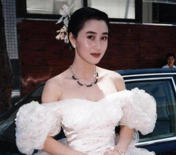 ＂Fashion Goddess＂ Li Zhi： Give up He Hongzhang Five and Marry Jet Li, and her abacus is right.