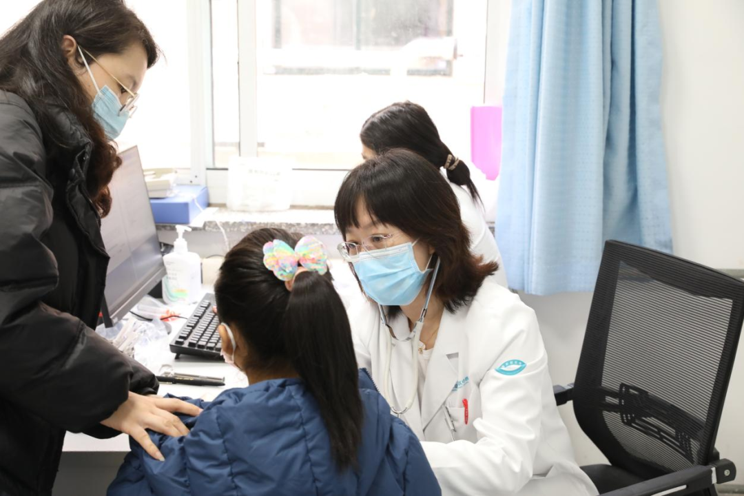 沉浸式体验青岛西海岸新区中心医院：直面超负荷运转，医护齐心协力护“童”