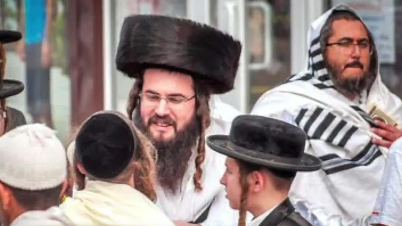 能生存，会敛财，何亮亮解读犹太人的精神和物质世界