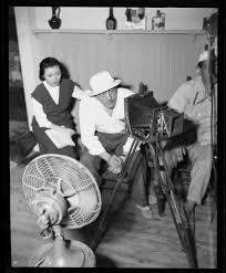 小津安二郎在《宗方姐妹》拍摄现场