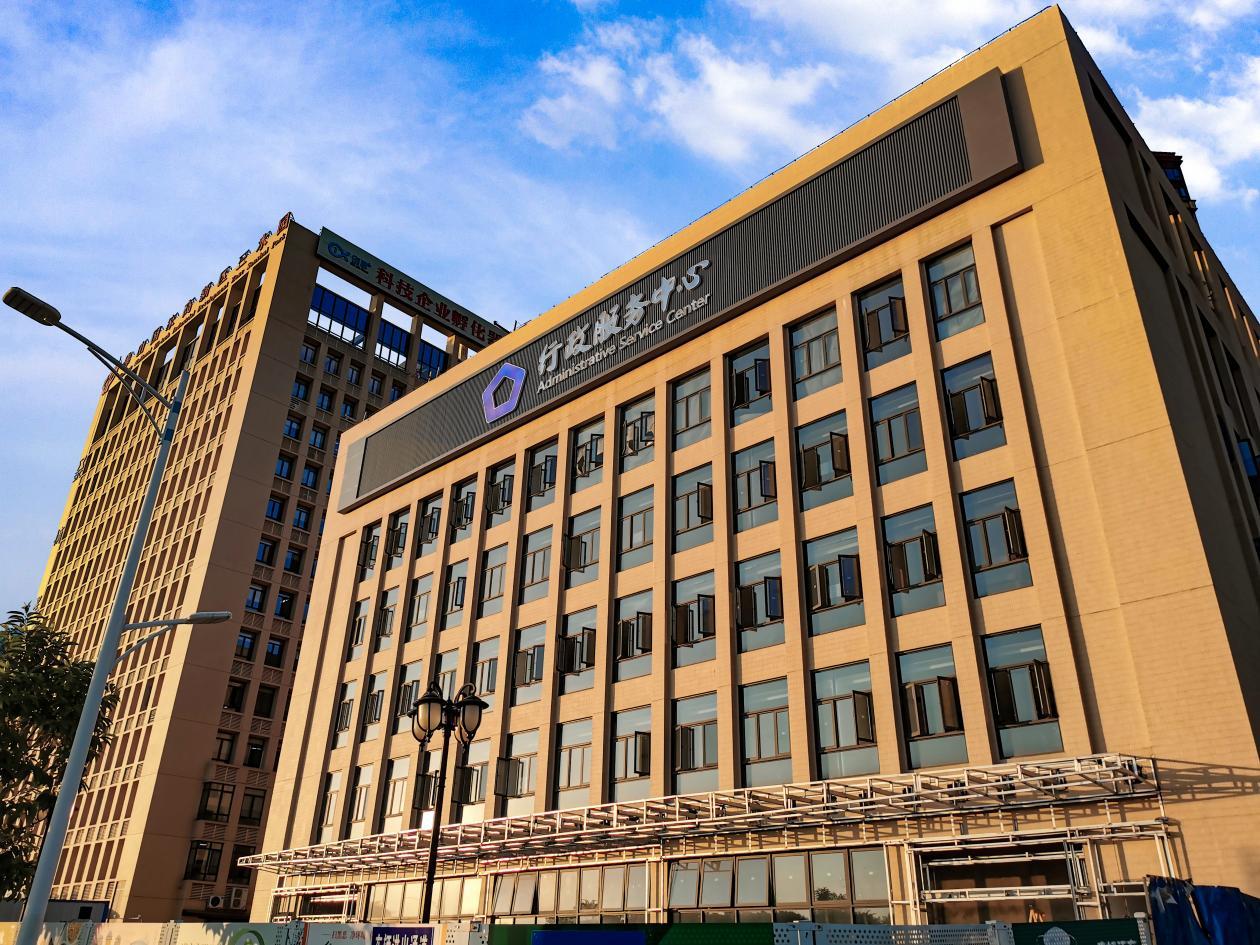 11月20日，乐平镇新行政服务中心正式揭牌启用，企业办事更加快捷高效。乐平镇供图