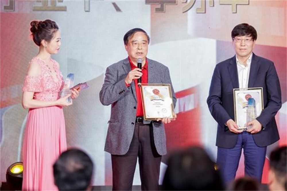 “电影理论与评论贡献奖”