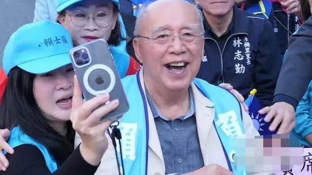 84岁的吴伯雄拖着病体呐喊：为了台湾的子孙后代，我们拼了