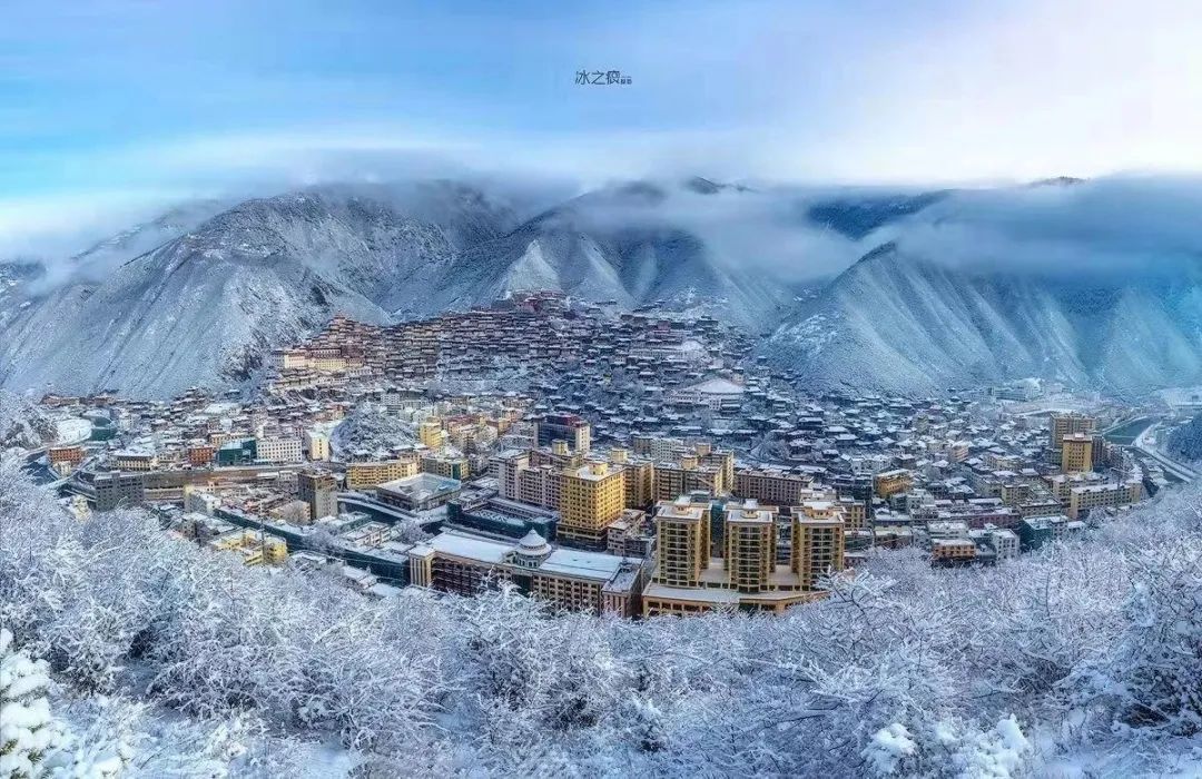 盛德白玉城,是“最美县道”甘白公路的终点,它隐藏于317和318国道之间被誉为“川藏南北线间的美玉”。