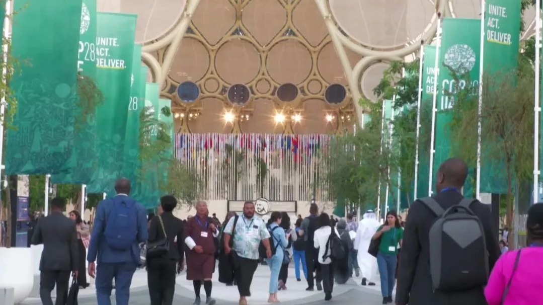 第28届联合国气候变化大会上，新能源与传统化石燃料之间的角力浮上台面