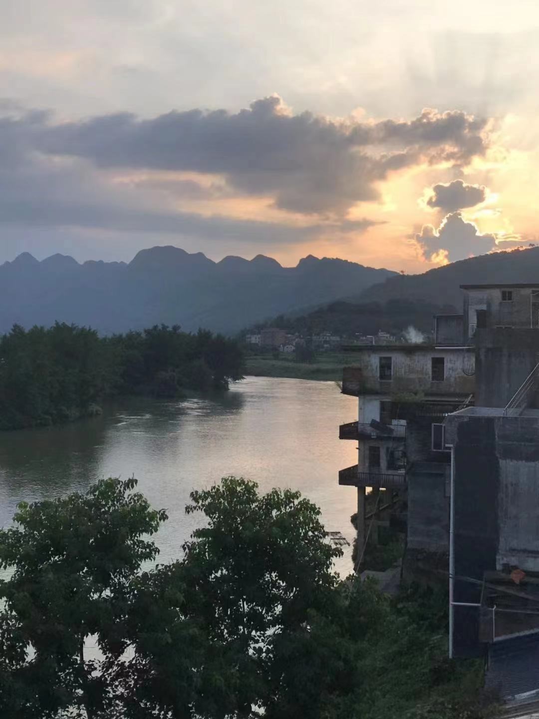 粤 剧 声 声 绕 青 莲 ——评李志良先生长篇小说《青莲》
