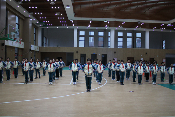 合肥一六八新店花园学校陶冲湖校区举行第一届校园广播操比赛