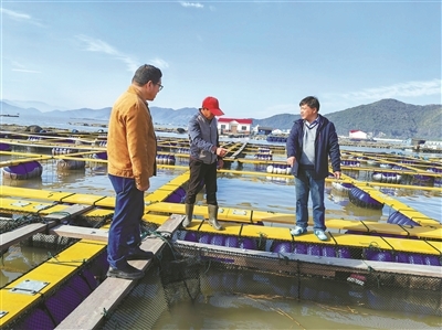 专家“送技上门” 水产养殖户防患于未“寒”