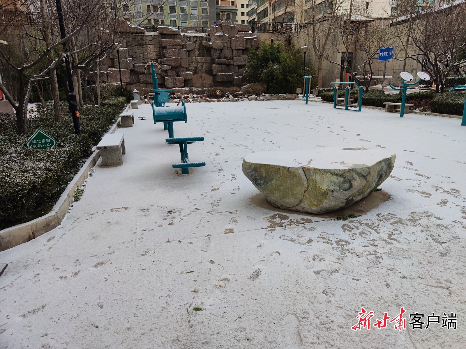 昨日夜间兰州市区出现降雪天气过程　新甘肃&middot;甘肃日报记者　于晓明　摄