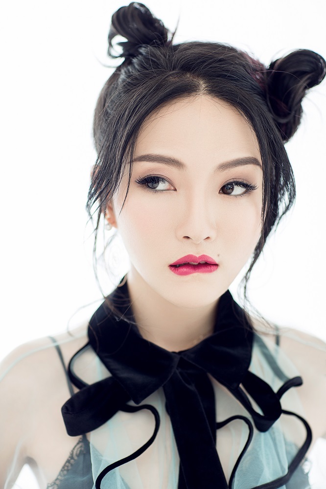 胡灵实体专辑《时间的信》正式发行