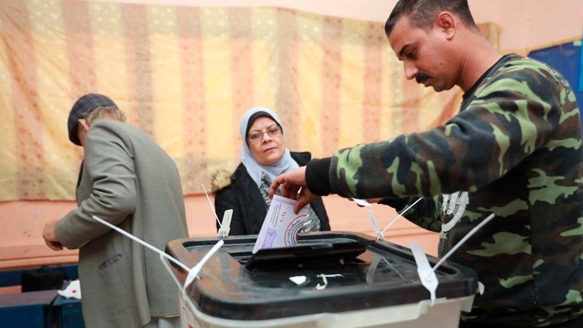埃及总统大选投票展开 选民积极踊跃