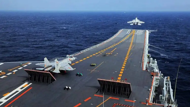 历史回顾：“辽宁舰”航母战斗群举行军演，彰显中国海军保卫南海的决心