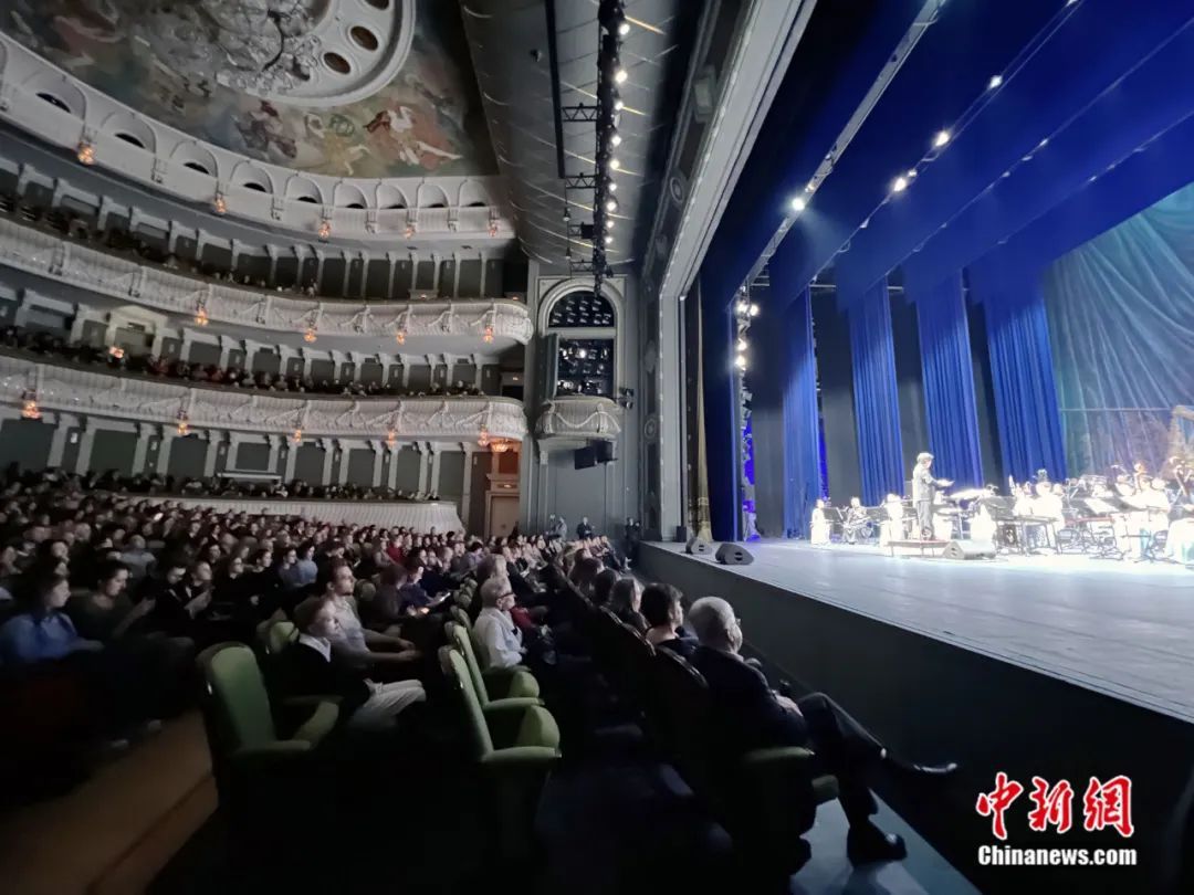 2023年11月13日晚，俄罗斯中国文化节专场演出——《江山如画》民族音乐会在莫斯科大剧院新剧场举行。田冰　摄