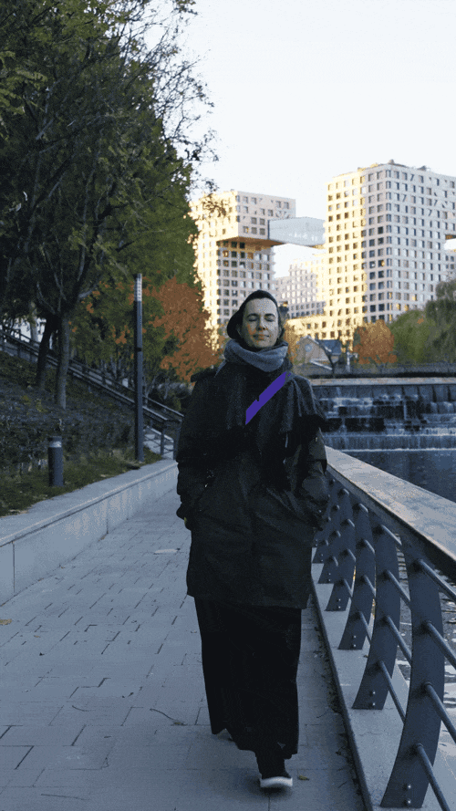 在亮马河边散步