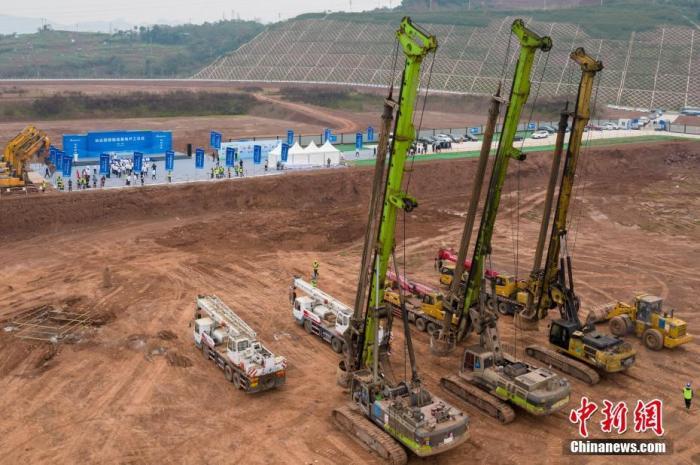 图为开工仪式现场。中新社发 郭旭 摄