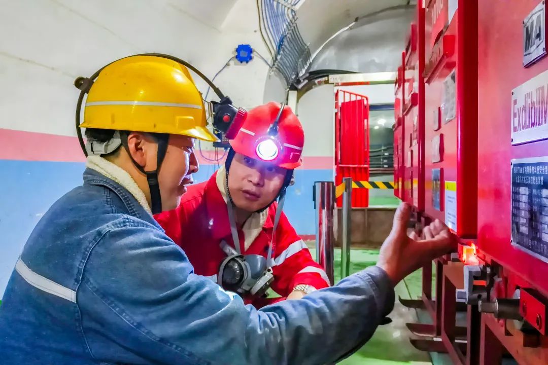 ▲五举煤业全方位开展井下安全隐患综合大排查