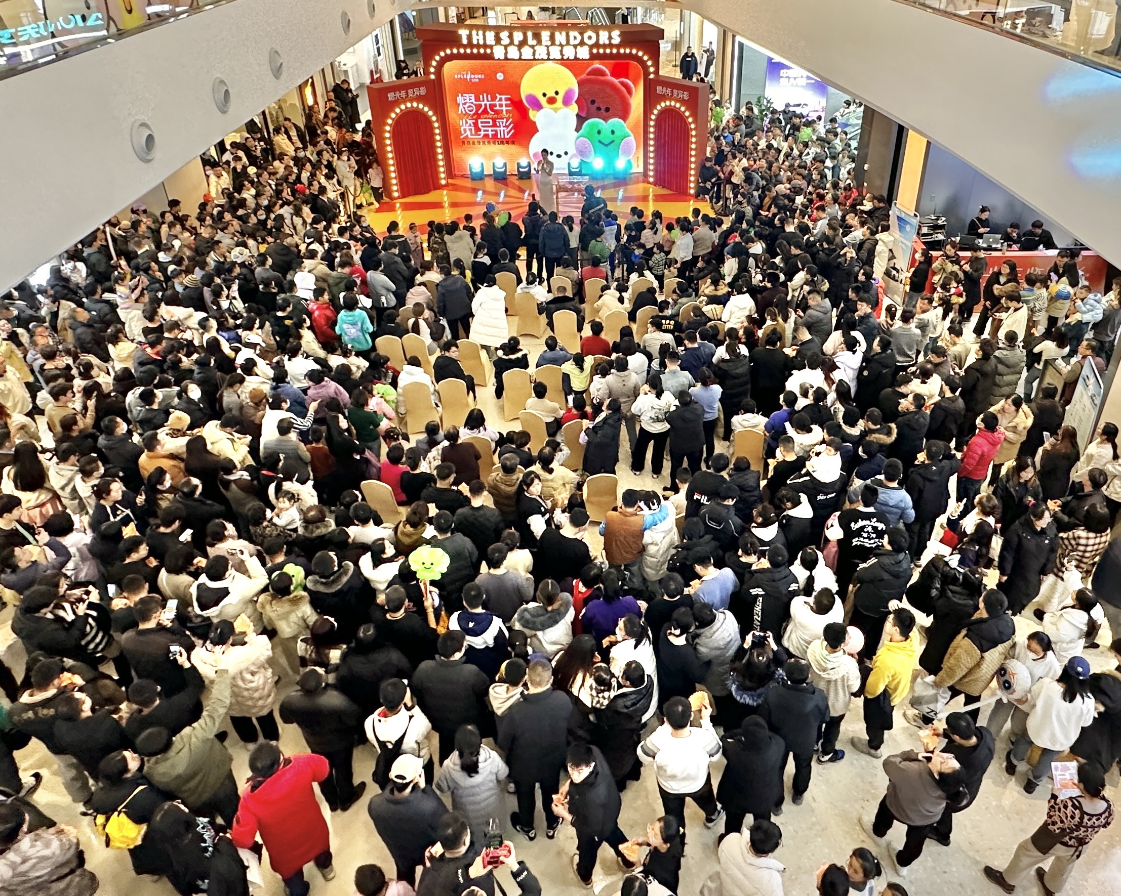「熠光年 览异彩」青岛金茂览秀城一周年庆,与城市“共生共成长“